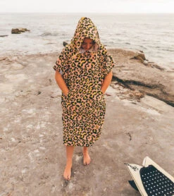 Unisex Hot Spots Changing Poncho -Swimming Shops 6948614013096 pink 3a